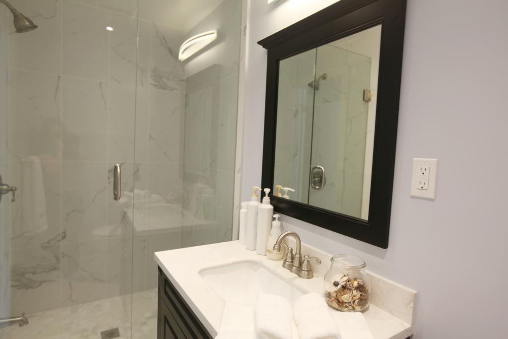 多伦多邓肯公园民宿 Toronto Duncan Park Guesthouse Buitenkant foto